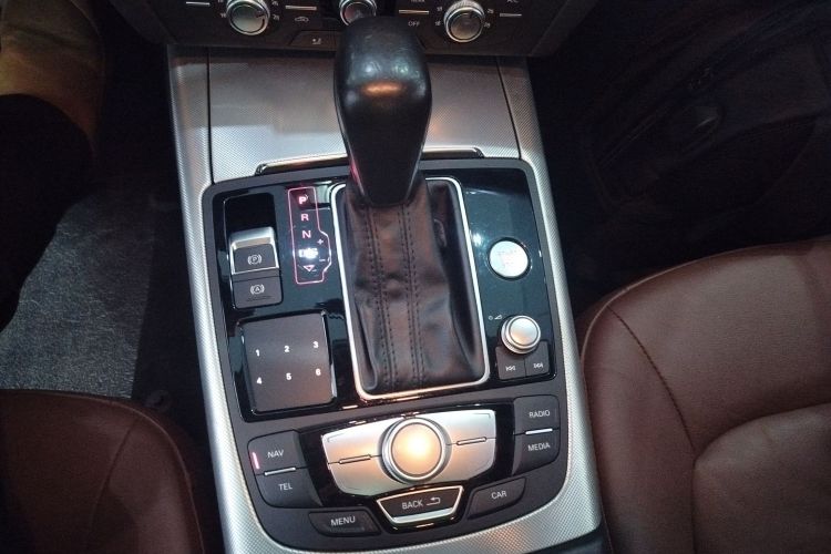 奥迪A6L 2018款 30周年年型 35 TFSI 时尚型中控内饰18