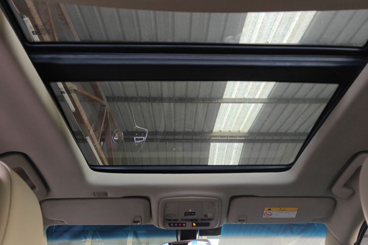 凯迪拉克XTS 2015款 28T 舒适型中控内饰22