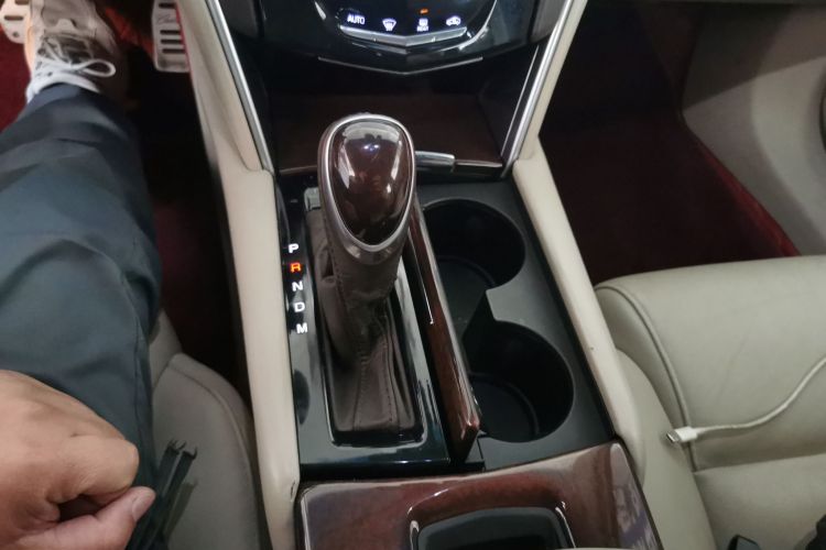 凯迪拉克XTS 2017款 28T 精英型中控内饰18