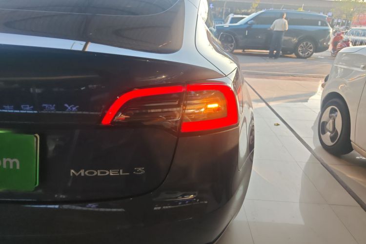 特斯拉 Model 3 2020款 改款 长续航后轮驱动版车身外观9