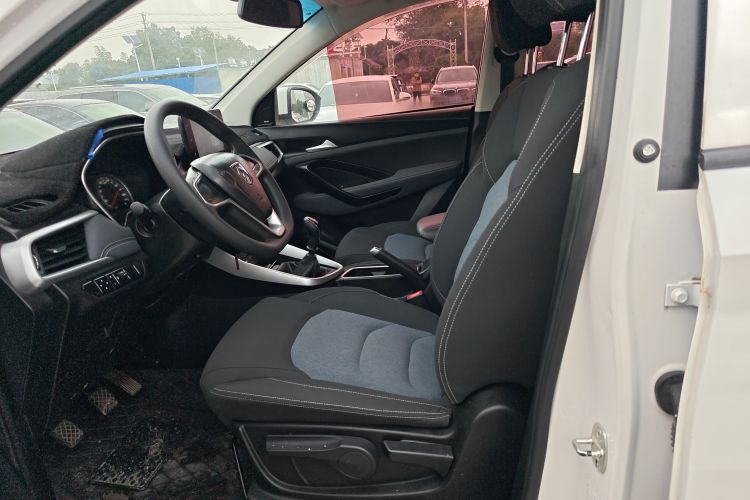 宝骏530 2018款 1.5T 手动精英型 国V中控内饰19