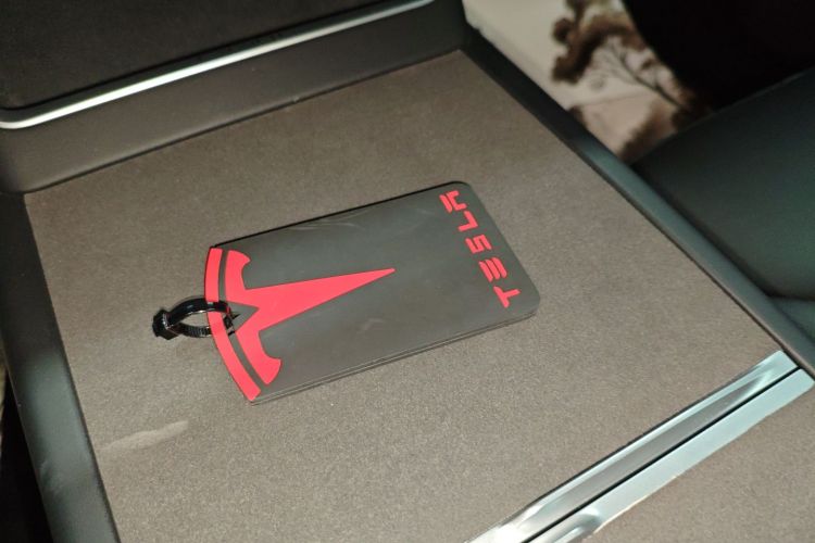 特斯拉 Model Y 2025款 后轮驱动 首发版中控内饰11