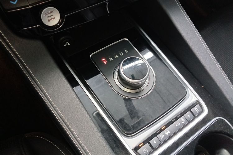 捷豹F-PACE 2016款 2.0T 两驱R-Sport运动版局部细节18