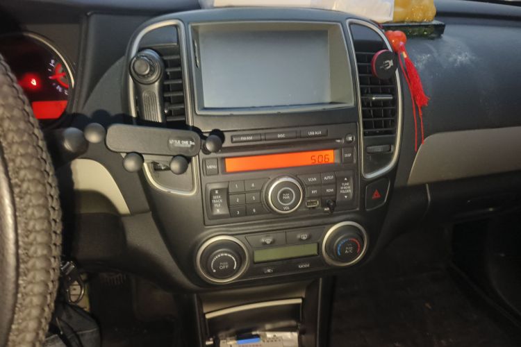 日产 轩逸 2012款 经典 1.6XE 手动舒适版中控内饰16