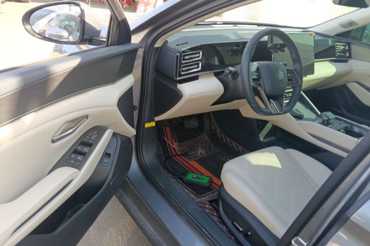 比亚迪 秦L 2024款 DM-i 120KM卓越型中控内饰7003