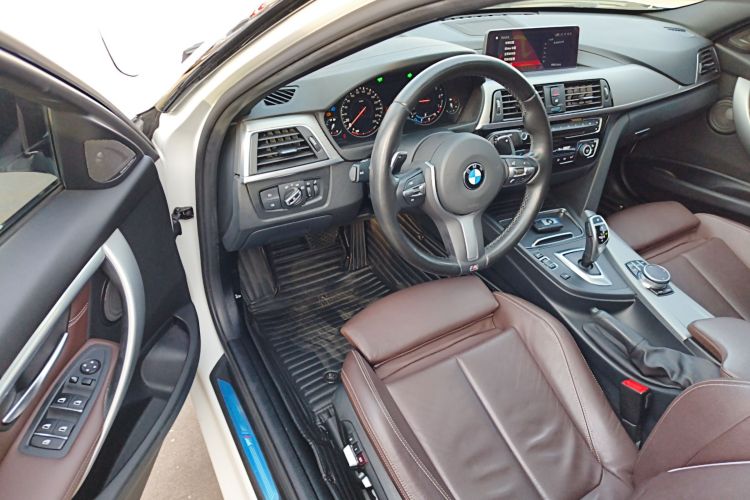 宝马3系 2019款 320i M运动曜夜版中控内饰20