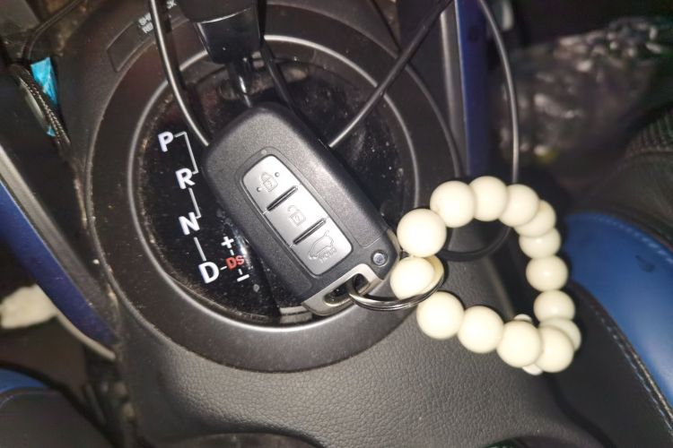 现代 Veloster飞思 2015款 1.6T 自动豪华版中控内饰11