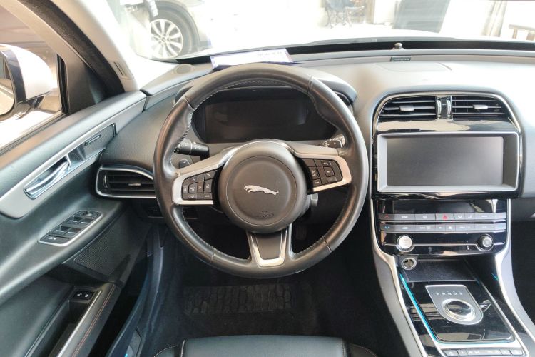 捷豹XEL 2019款 2.0T 200PS 尊享版中控内饰13