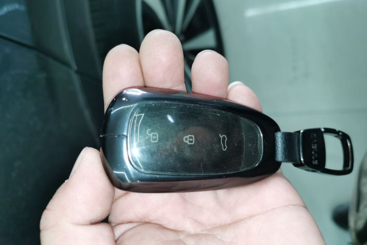 理想汽车 理想ONE 2020款 增程6座版中控内饰11