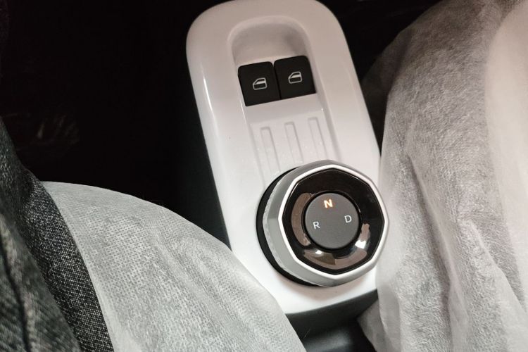 吉利银河 2025款 210km 熊猫骑士中控内饰18