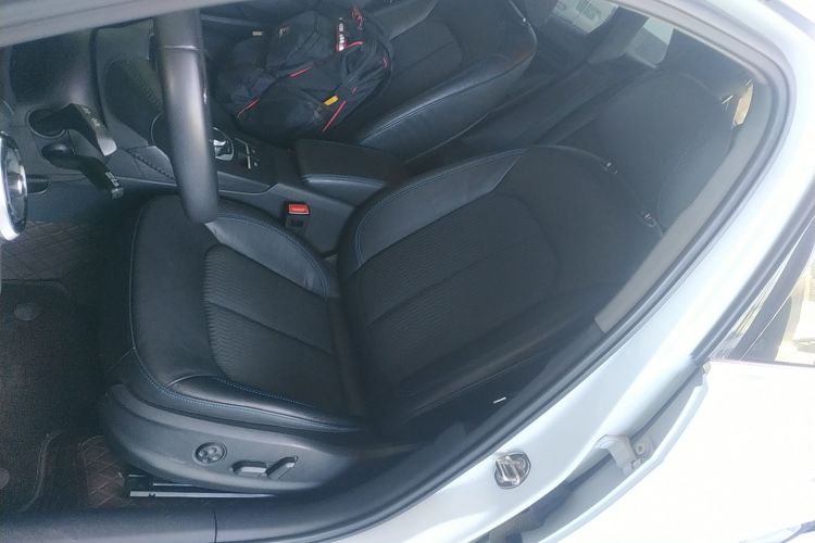 奥迪A3 2018款 30周年年型 Sportback 35 TFSI 时尚型中控内饰19