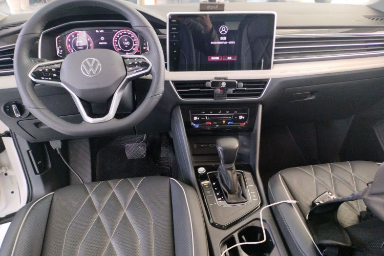 大众 途观L 2022款 330TSI 自动两驱智享版中控内饰12