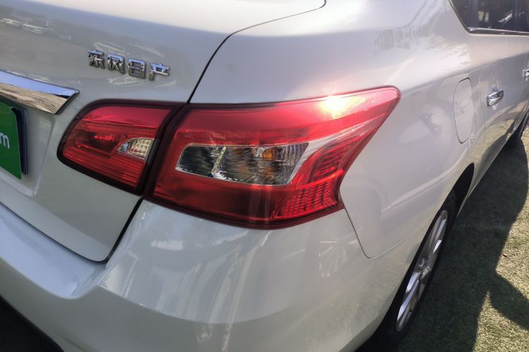 日产 轩逸 2021款 经典 1.6XL CVT豪华版车身外观9