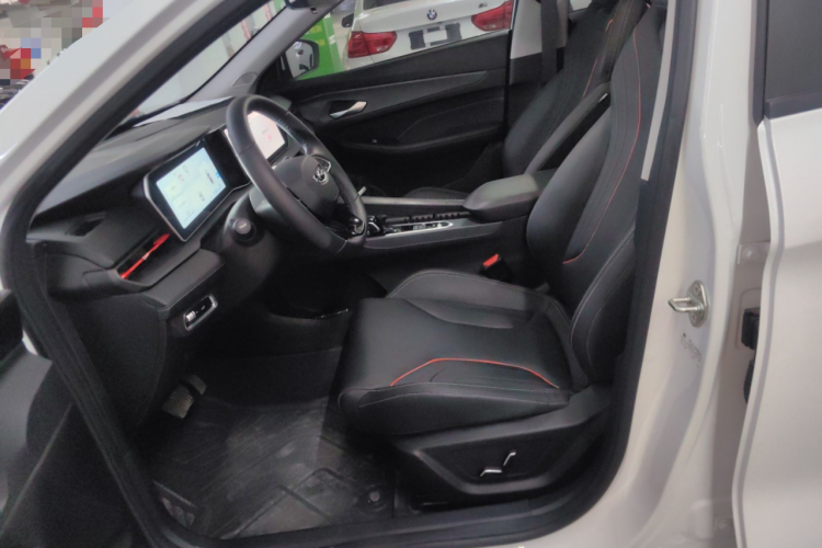 吉利汽车 2024款 缤瑞COOL 1.5T DCT龙腾版中控内饰19