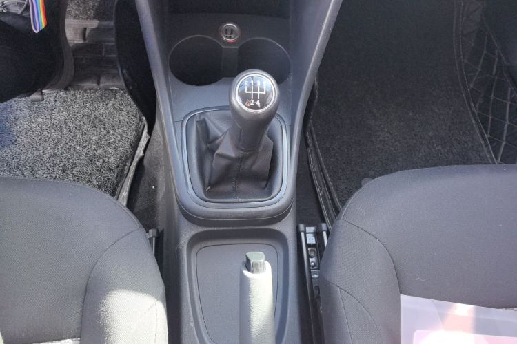 大众 Polo 2013款 1.4L 手动风尚版中控内饰18