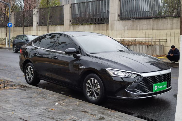 比亚迪 秦PLUS 2023款 冠军版 DM-i 55KM领先型车身外观3