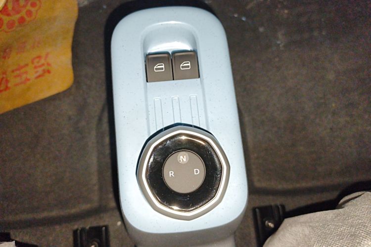 吉利银河 2024款 熊猫mini 200km 耐力熊中控内饰18