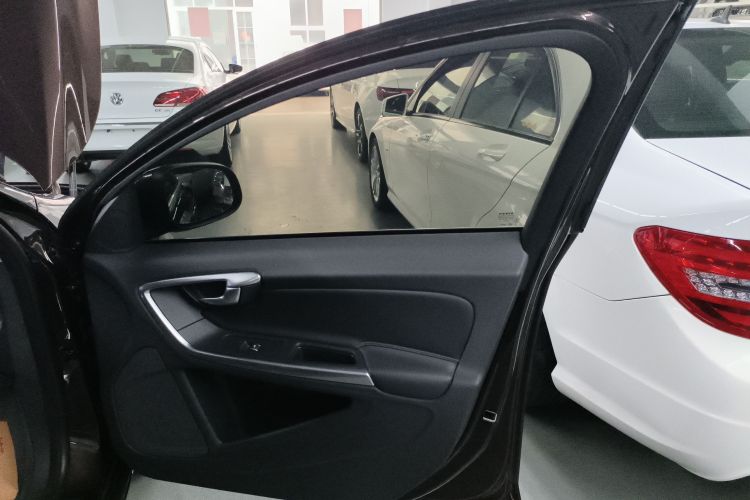 沃尔沃S60 2018款 S60L T3 智进版中控内饰7005