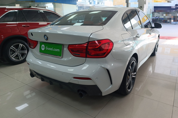 宝马1系 2022款 125i M运动曜夜版车身外观7