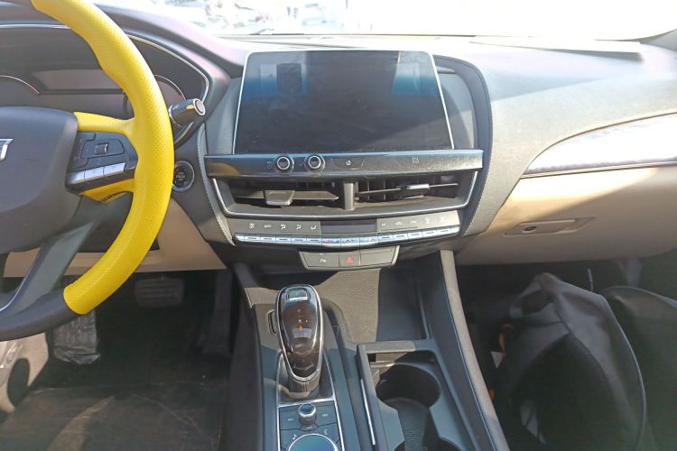 凯迪拉克CT5 2020款 28T 时尚型中控内饰16