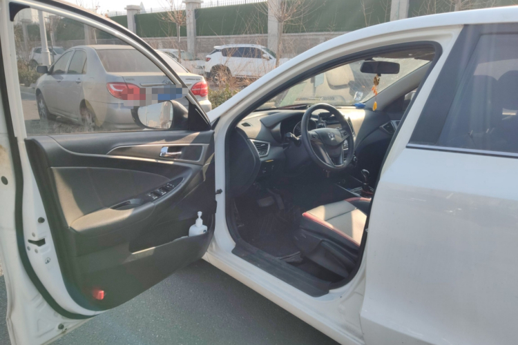 长安 逸动 2015款 1.6L 自动俊酷型 国V中控内饰7003