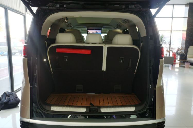 腾势D9 2024款 DM-i 980 四驱尊荣型机舱底盘23