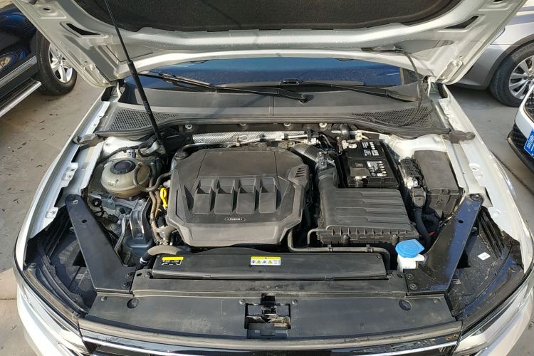 大众 迈腾 2020款 330TSI DSG 豪华型机舱底盘24