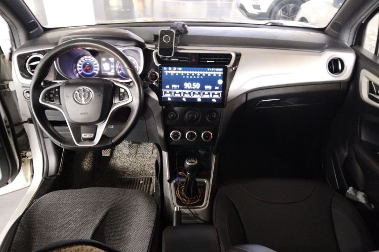 中华V3 2015款 1.5L 手动智能型中控内饰12