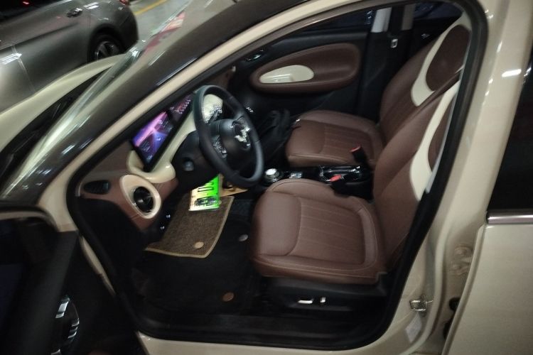 五菱汽车 五菱缤果 2023款 333km 灵犀互联+款中控内饰20