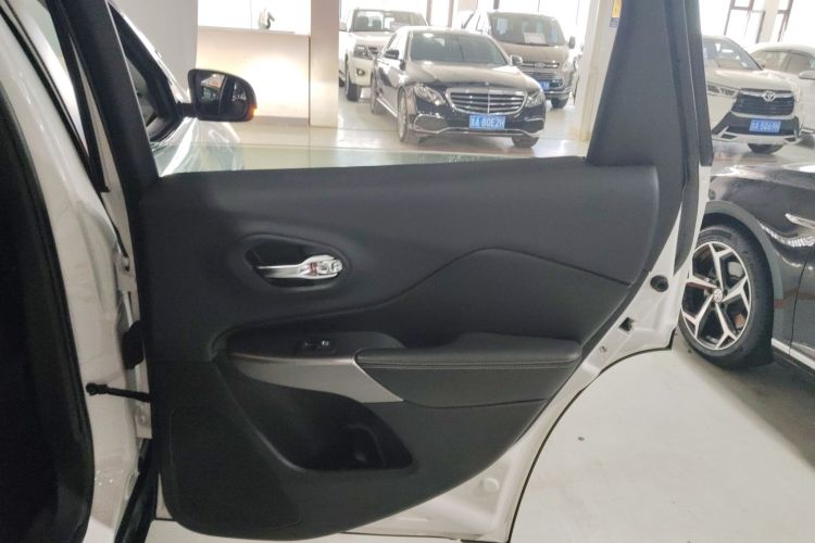 Jeep 自由光 2019款 2.0T 两驱智享版 国V中控内饰45