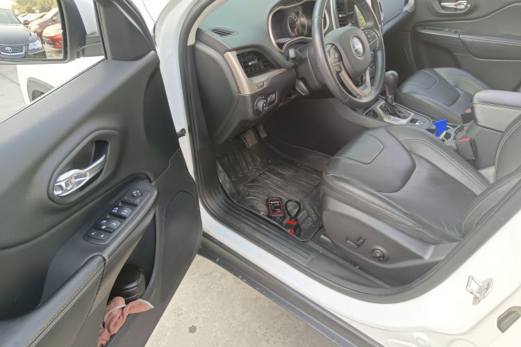 Jeep 自由光 2017款 2.0L 优越版中控内饰20