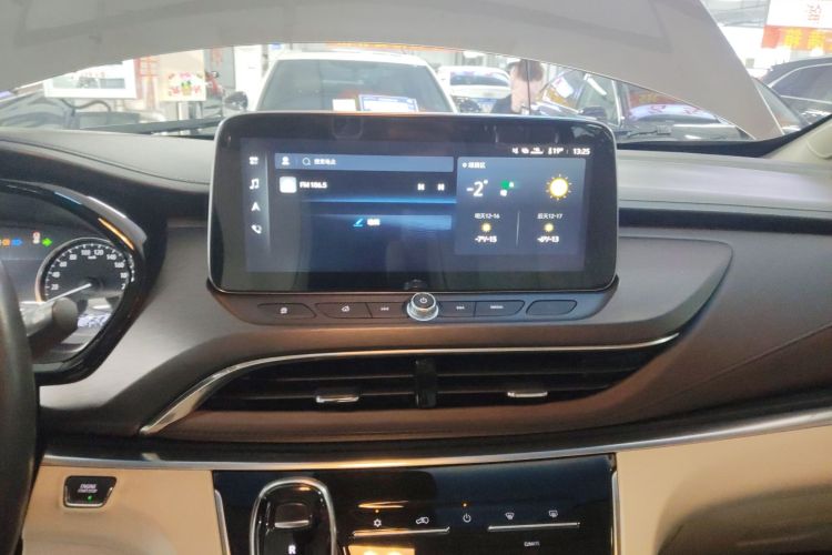 别克GL8 2021款 陆上公务舱 652T 豪华型中控内饰16