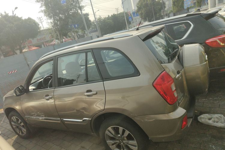 奇瑞 瑞虎3 2016款 1.6L 手动智尚版车身外观4