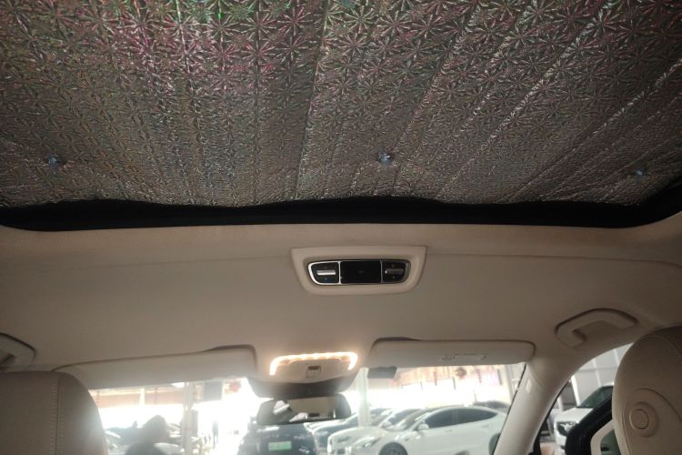 奔驰V级 2016款 V 260 L 尊贵加长版中控内饰22