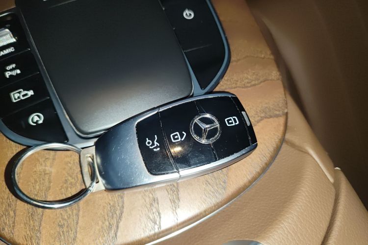 奔驰E级 2023款 E 300 L 时尚型中控内饰7001