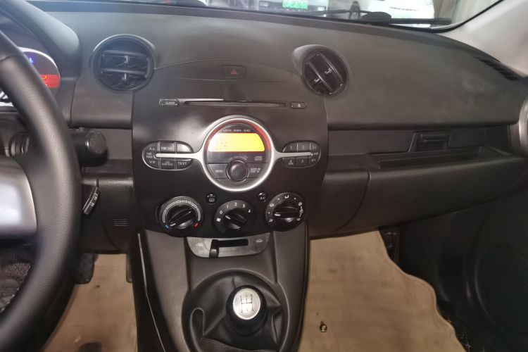 马自达2 2012款 三厢炫动 1.5L 手动时尚版中控内饰16