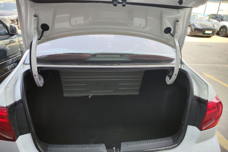 大众 捷达 2019款 梦想版 1.4L 手动舒适型机舱底盘23