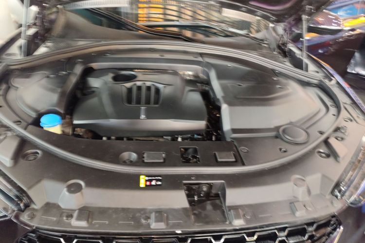 魏牌 VV7 2017款 2.0T 旗舰型机舱底盘24