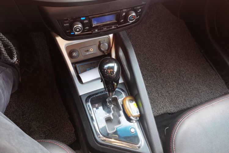 江汽集团 瑞风S3 2016款 1.5L CVT豪华智能型中控内饰18