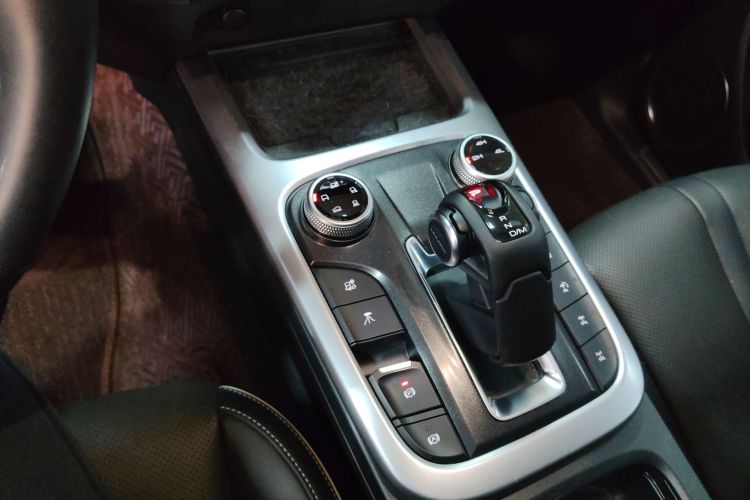 坦克300 2023款 越野版 2.0T 征服者中控内饰18