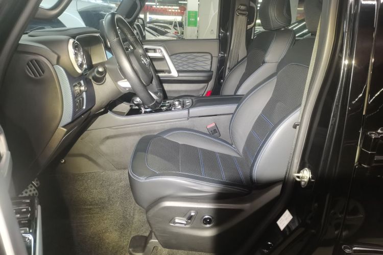 北京越野 北京BJ40 2019款 PLUS 2.3T 自动四驱尊享版 国VI中控内饰19