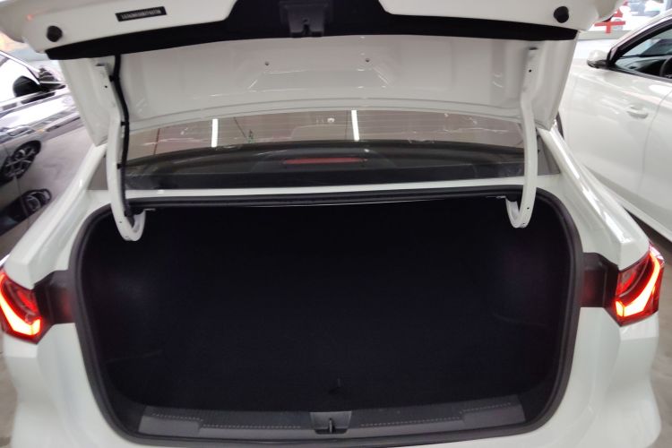 荣威i5 2024款 1.5L CVT尊荣版机舱底盘23