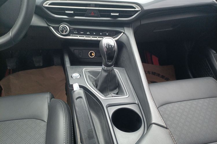 长安 逸动 2020款 PLUS 1.6L GDI 手动豪华型局部细节18