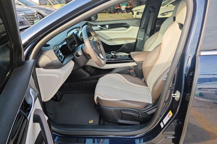 比亚迪 秦PLUS 2024款 荣耀版 DM-i 120KM领先型局部细节19