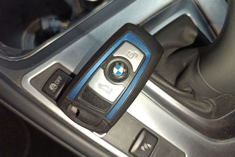 宝马3系 2017款 320Li M运动型中控内饰7001