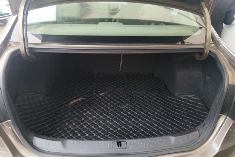 别克 英朗 2017款 18T 双离合精英型机舱底盘23