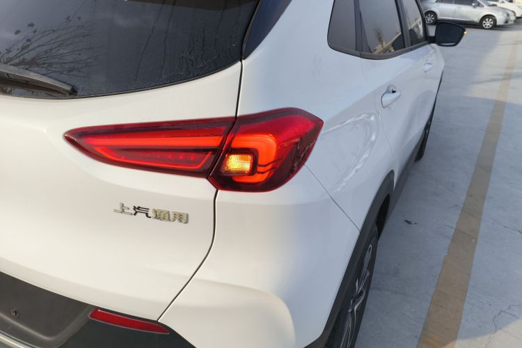 别克 昂科拉 2020款 20T CVT精英型车身外观9