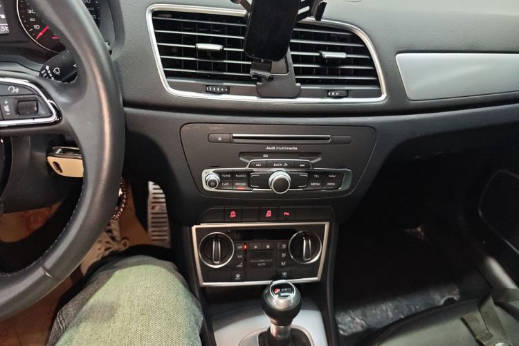 奥迪Q3 2018款 30周年年型 35 TFSI 时尚型中控内饰16