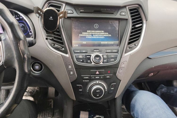 现代 胜达经典 2013款 3.0L 四驱舒适导航版 7座 欧IV中控内饰16