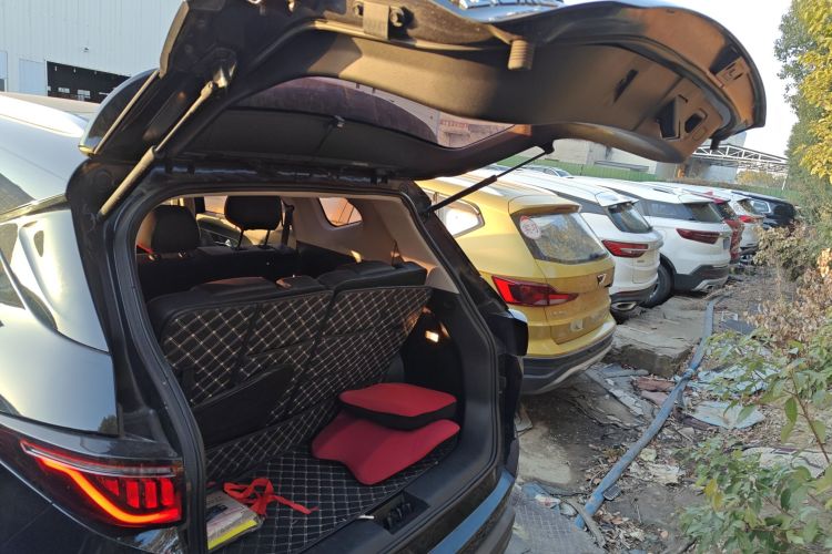 思皓X8 2021款 300T DCT豪华智联版 7座机舱底盘23